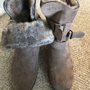 Light brown fur boots